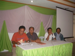 . Leaders of Namasco banana workers decry forcible takeover of their banana plantation in Compostela town during the press conference last Saturday with the Davao del Norte Press Radio and TV Club (DNRPC), Inc.at Cevannah Bar Café and Restaurant at Lapulapu St., Tagum City. At left is DNRPC chairman Greg “Loloy” Ybanez